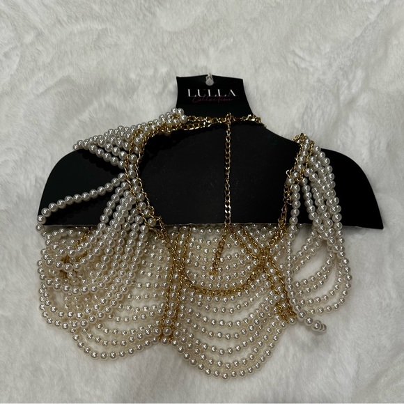 Luxurious Gold and Pearl Statement Necklace - Picture 3 of 3